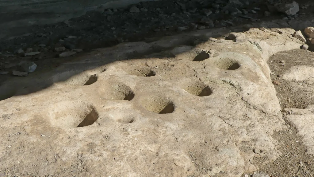 Bedrock mortars