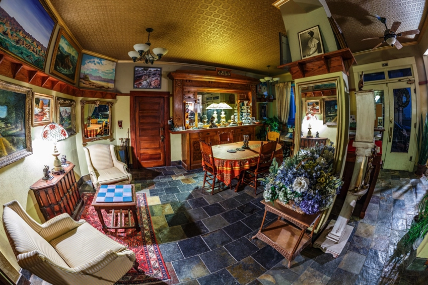 Photo of the dining room at the Simpson Hotel