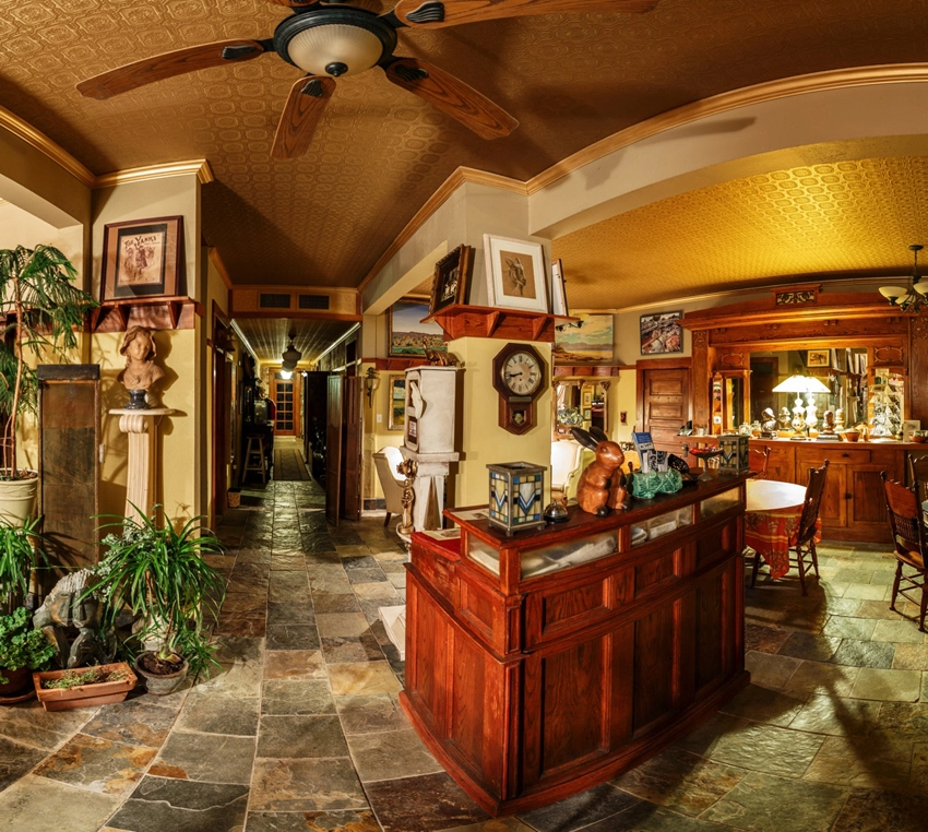 Fisheye view of the front room at the Simpson Hotel