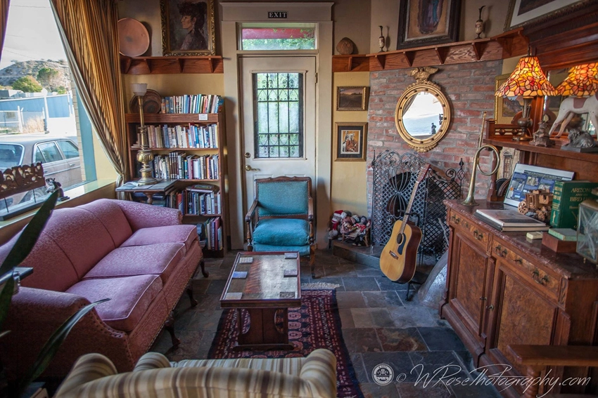Living room at the Simpson Hotel